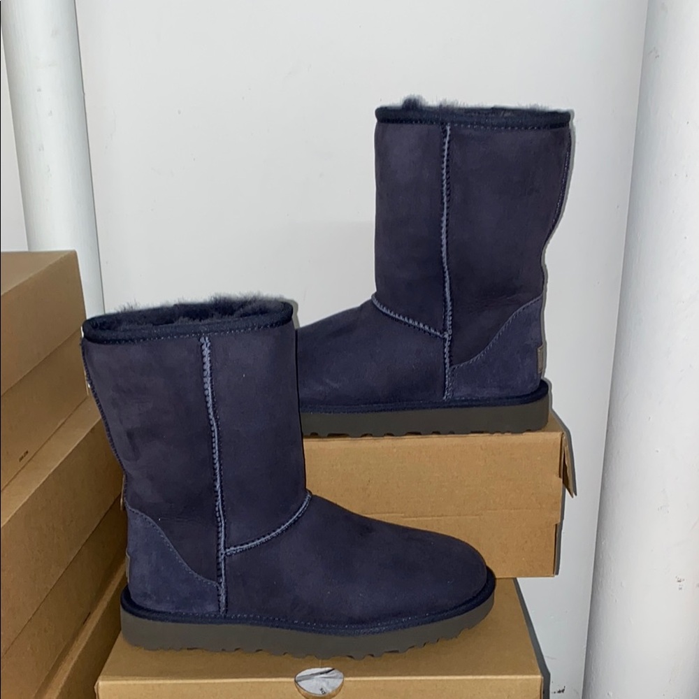UGG CLASSIC SHORT